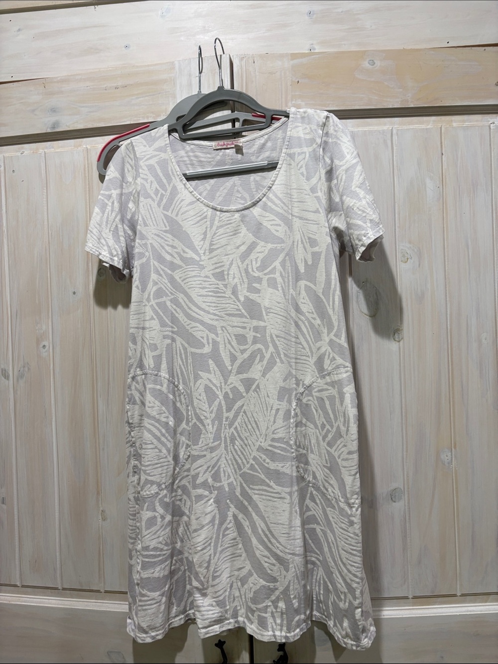 fresh produce Light Gray and Cream Leaf-Print Midi Dress